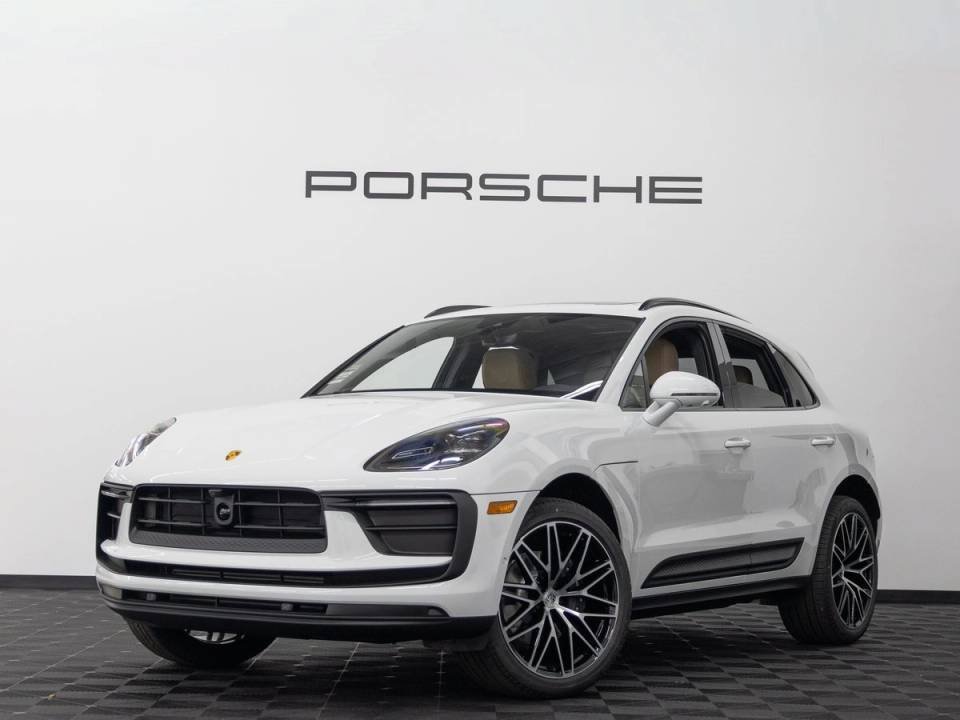 Certified 2026 Porsche Macan AWD/4WD image 31