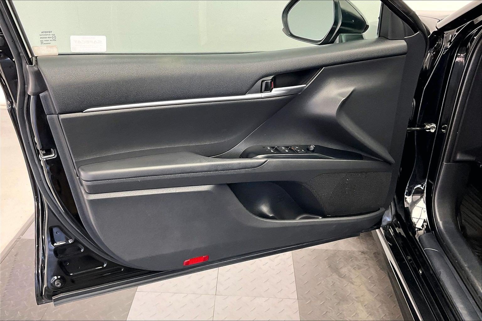 Used 2020 Toyota Camry SE FWD image 25
