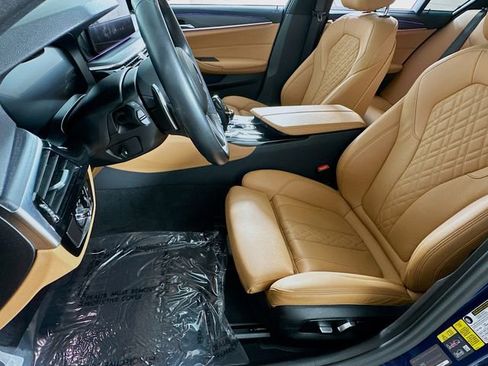 Used 2022 BMW 530e w/ Executive Package image 9