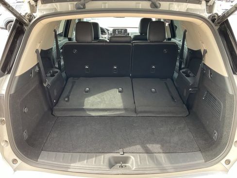 Used 2025 Nissan Pathfinder SL AWD/4WD image 22