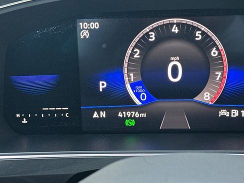 Used 2023 Volkswagen Tiguan SE w/ Panoramic Sunroof Package image 28