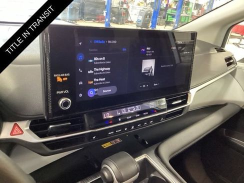 Used 2025 Toyota Sienna XLE FWD image 9