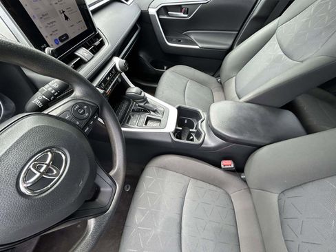Used 2025 Toyota RAV4 XLE FWD image 10