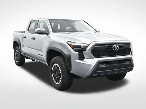 Used 2024 Toyota Tacoma TRD Off-Road image 3