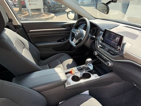 Used 2023 Nissan Altima 2.5 SV FWD image 23