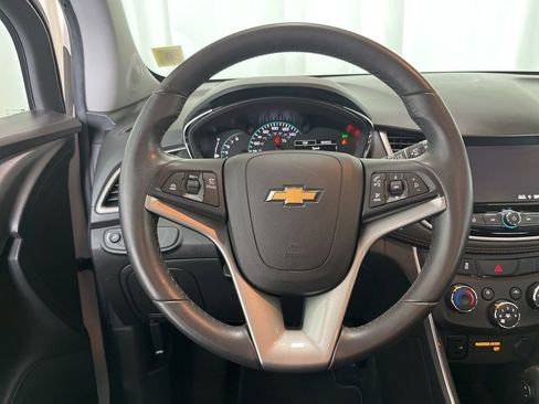 Used 2022 Chevrolet Trax LT w/ Driver Confidence Package image 5