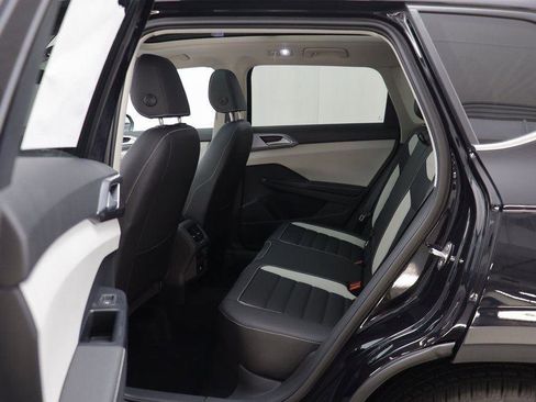 New 2025 Volkswagen Taos SEL image 14