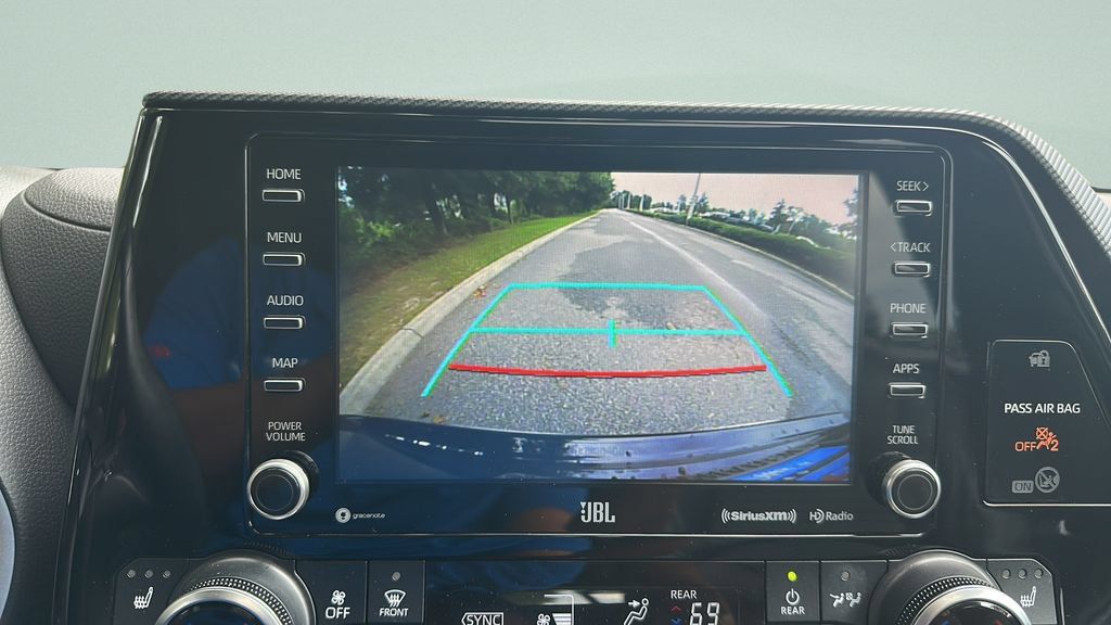 Used 2022 Toyota Highlander XSE FWD image 16