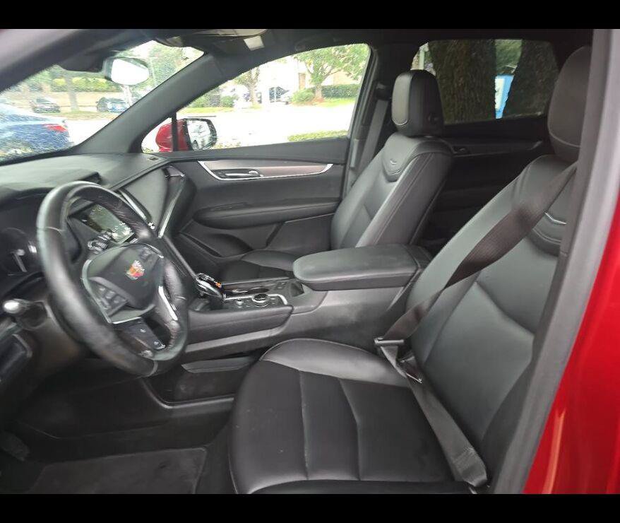 Used 2023 Cadillac XT5 Luxury FWD image 3