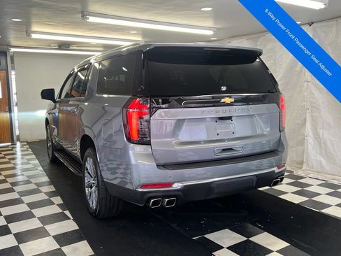 Used 2025 Chevrolet Suburban High Country AWD/4WD image 14