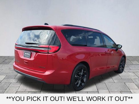 Used 2025 Chrysler Pacifica Limited FWD image 7
