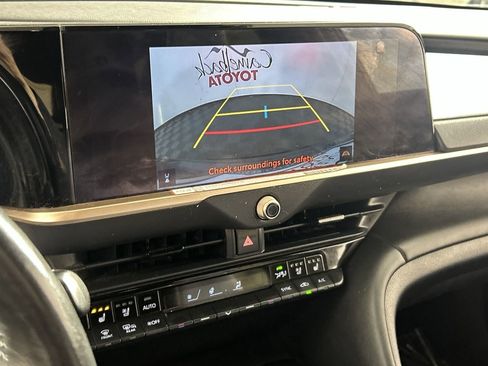 Used 2025 Toyota Crown Signia image 17