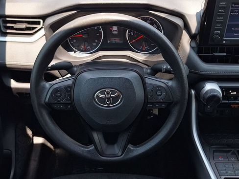Used 2022 Toyota RAV4 LE AWD/4WD image 15