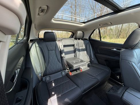 Used 2023 Buick Envision Avenir image 28