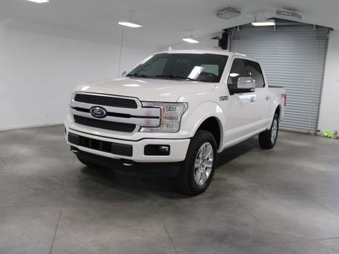 Used 2018 Ford F150 Platinum w/ Equipment Group 701A Luxury image 4