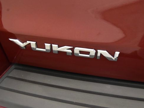 Used 2016 GMC Yukon SLT w/ HD Trailering Package image 31