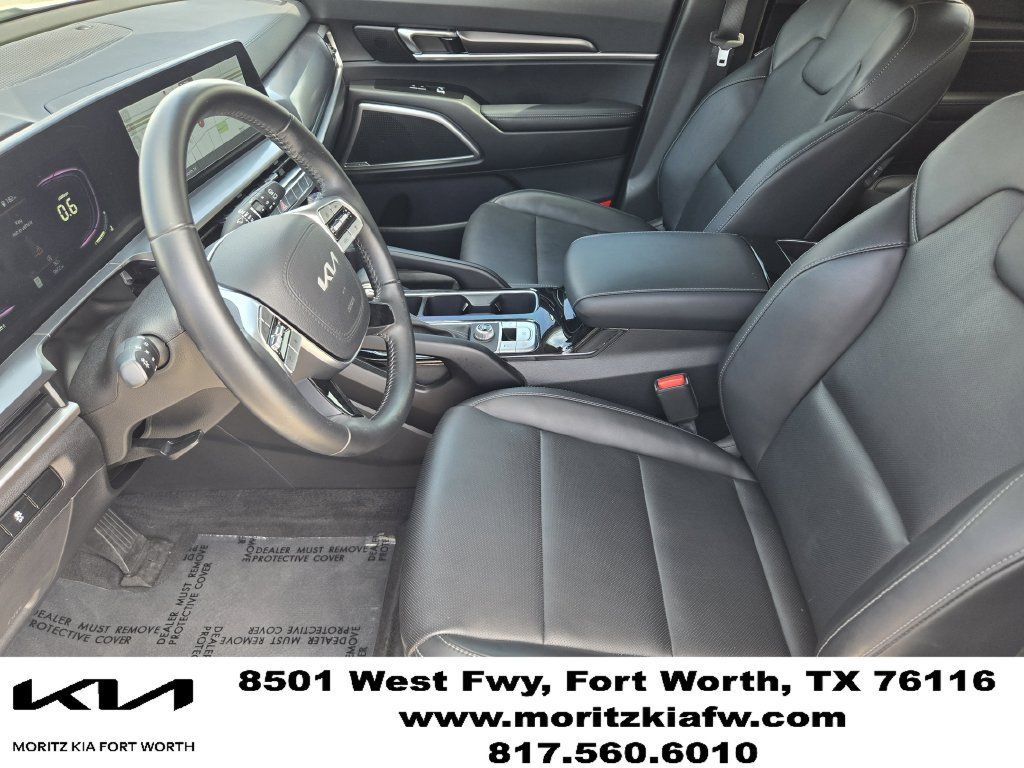 Certified 2025 Kia Telluride EX w/ EX Captain's Chair Package FWD image 11
