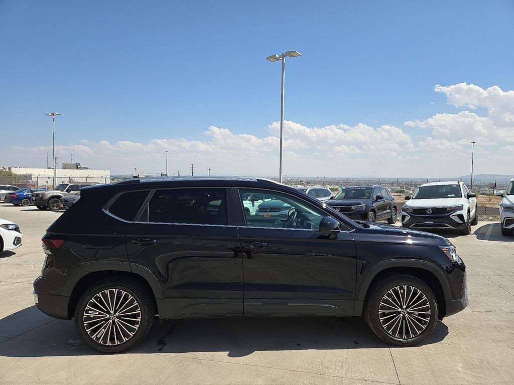 Certified 2025 Volkswagen Taos SE FWD image 13