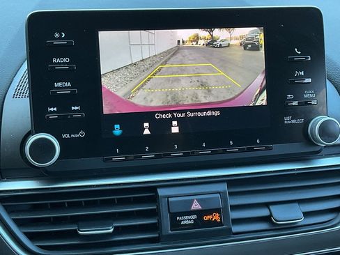 Used 2018 Honda Accord LX image 27