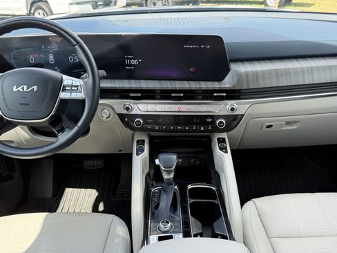 Used 2024 Kia Telluride EX w/ EX Captain's Chair Package AWD/4WD image 17