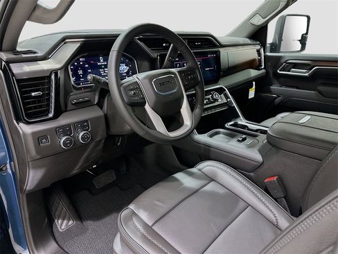 New 2025 GMC Sierra 2500 Denali w/ Denali Reserve Package image 9