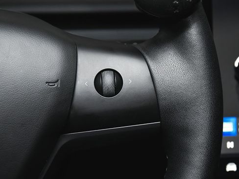 Used 2023 Tesla Model 3 Standard Range image 29