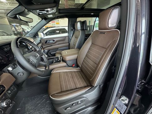 New 2026 GMC Yukon Denali Ultimate w/ LPO, Floor Liner Package AWD/4WD image 21
