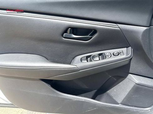 Used 2025 Nissan Sentra S FWD image 17