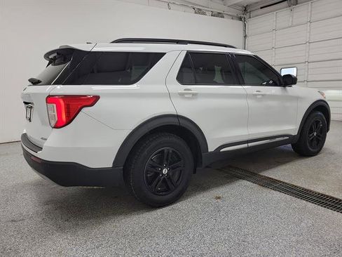 Used 2021 Ford Explorer XLT w/ Equipment Group 202A image 3