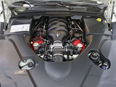 Used 2015 Maserati GranTurismo MC image 38