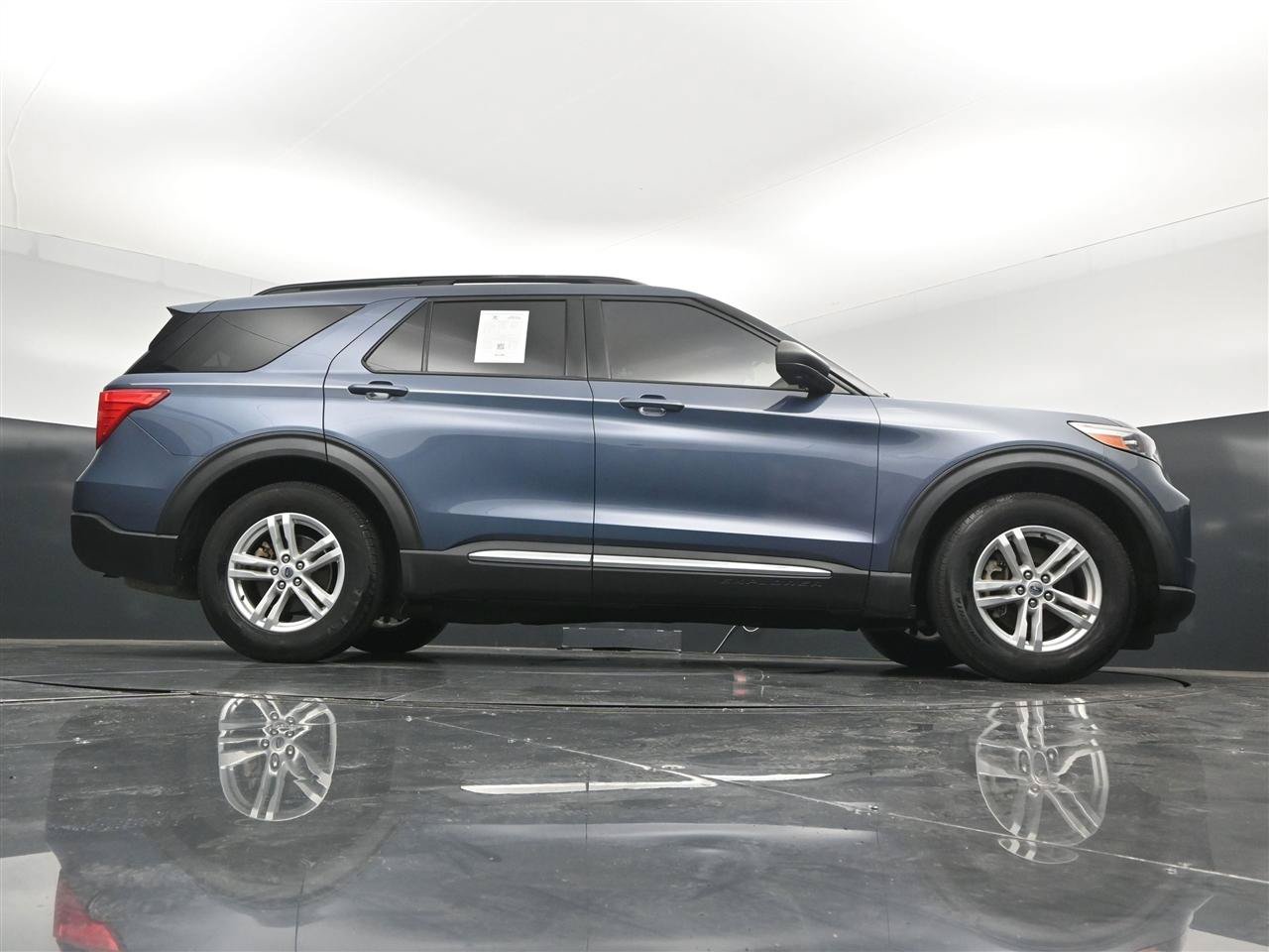 Used 2021 Ford Explorer XLT w/ Equipment Group 202A RWD image 30