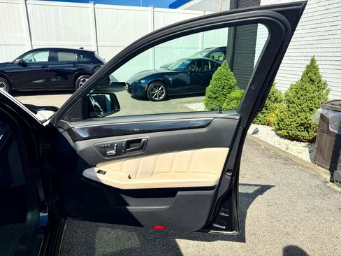 Used 2014 Mercedes-Benz E 250 BlueTEC Sedan image 19