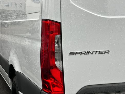 Used 2025 Mercedes-Benz Sprinter 2500 image 25