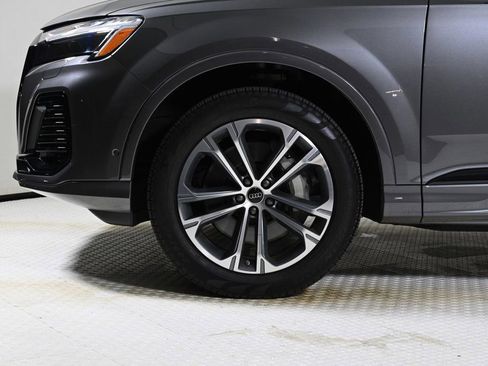 Certified 2025 Audi Q7 2.0T Premium w/ Convenience Plus Package image 23