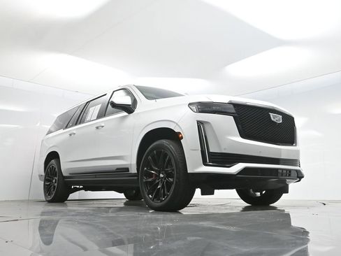 Used 2024 Cadillac Escalade ESV Sport Platinum w/ LPO, ONYX Package AWD/4WD image 70