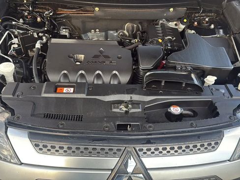 Used 2020 Mitsubishi Outlander AWD image 24