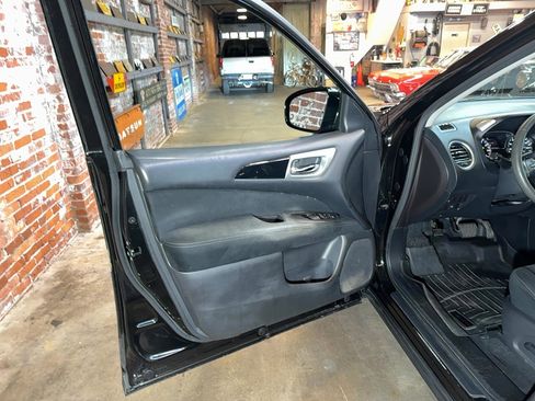 Used 2016 Nissan Pathfinder SV w/ Trailer Tow Package image 10