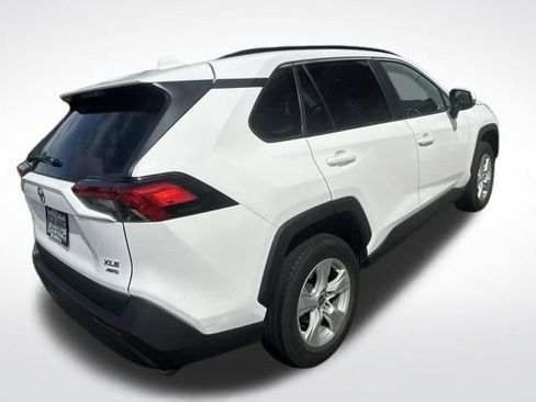 Used 2021 Toyota RAV4 XLE AWD/4WD image 8