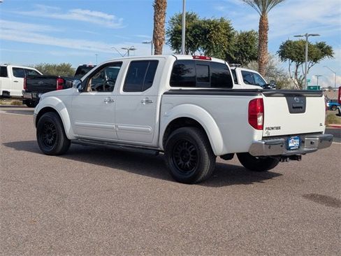 Used 2014 Nissan Frontier SL w/ SL Moonroof Package image 4