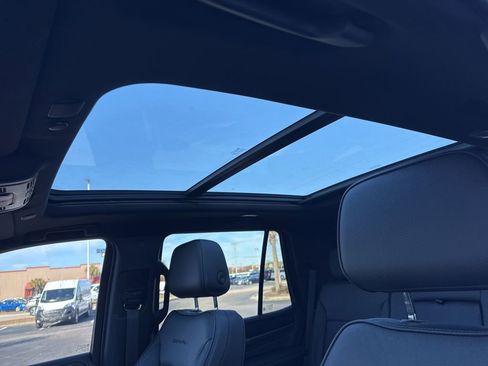 Used 2022 GMC Yukon Denali w/ Denali Premium Package image 12