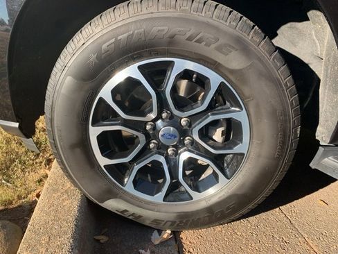 Certified 2024 Ford Expedition XLT image 5