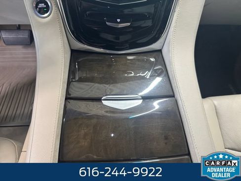 Used 2018 Cadillac Escalade Luxury AWD/4WD image 16