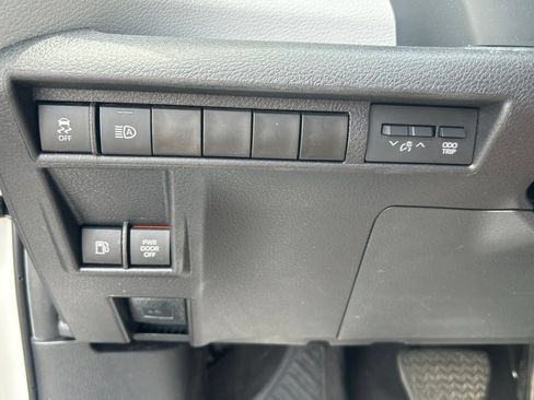 Used 2025 Toyota Sienna LE AWD/4WD image 26