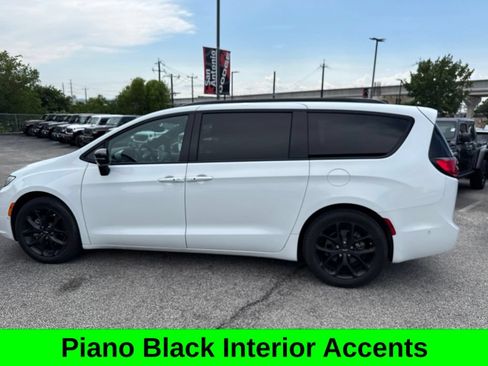 Used 2023 Chrysler Pacifica Limited w/ S Appearance Package FWD image 20