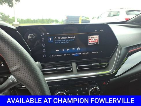 Used 2025 Chevrolet Trax RS w/ Sunroof Package FWD image 22