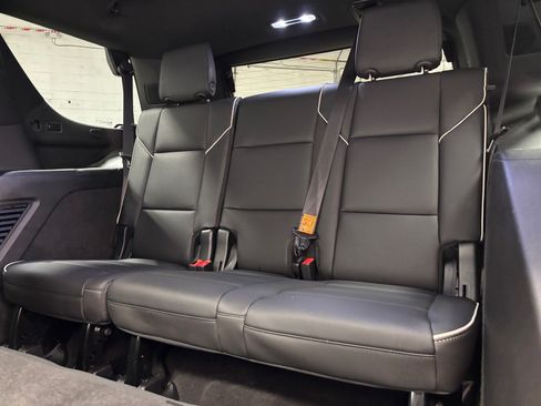 Used 2022 Cadillac Escalade Premium Luxury AWD/4WD image 30