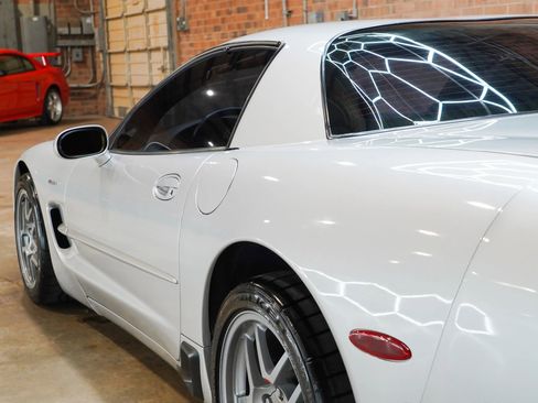 Used 2001 Chevrolet Corvette Z06 w/ Memory Pkg RWD image 19