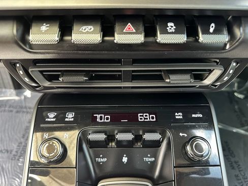 Certified 2024 Porsche 911 Carrera 4 AWD/4WD image 32