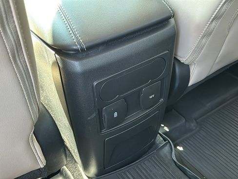 Used 2023 Ford Explorer XLT w/ Equipment Group 202A AWD/4WD image 28