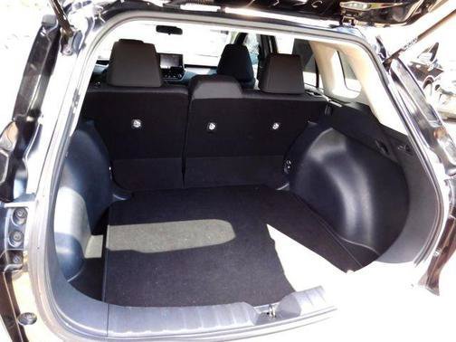 Used 2022 Toyota Corolla Cross LE FWD image 9